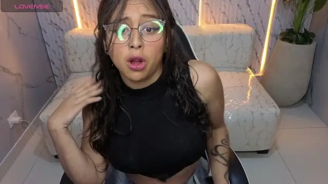 Snapshot of milky_tx chatting on October 21, 2025, 3:28 am milky tx online show from October 21, 2025, 3:28 am