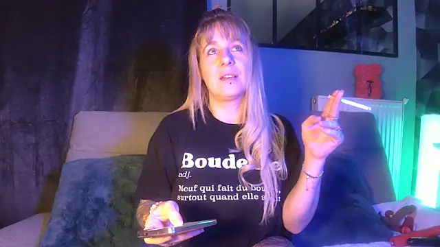 Delichieuse5 online show from February 19, 2025, 8:41 pm