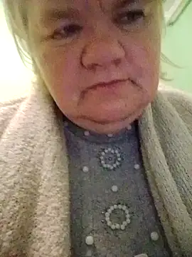 LusiyaGold5 online show from November 20, 2025, 10:31 pm