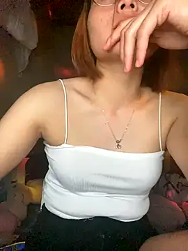 Snapshot of Lylyy-cute chatting on October 13, 2025, 3:35 pm Lylyy-cute online show from October 13, 2025, 3:35 pm