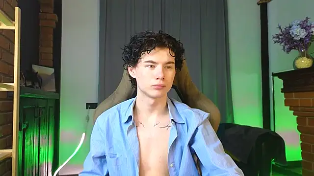 Snapshot of Cute_Mike chatting on February 15, 2026, 9:52 am Cute Mike online show from February 15, 2026, 9:52 am