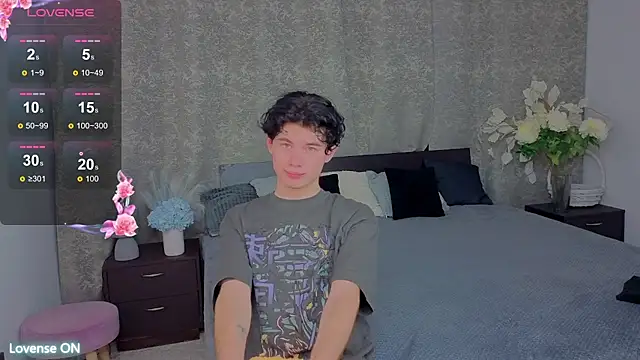 Cute Mike online show from November 30, 2025, 5:14 pm