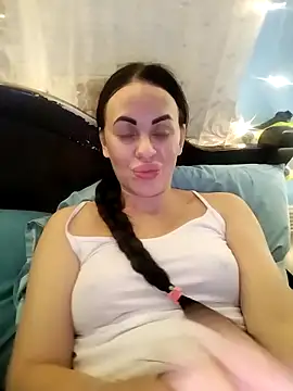 Stefaniyaxq online show from October 13, 2025, 8:43 pm