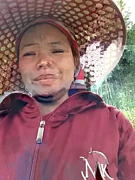 miomio-12 online show from October 29, 2025, 3:38 am