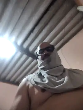 IncomingEssence478 online show from April 8, 2026, 10:44 pm