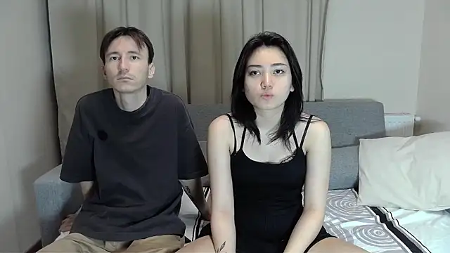 KyleAndJulia online show from October 18, 2025, 6:32 pm
