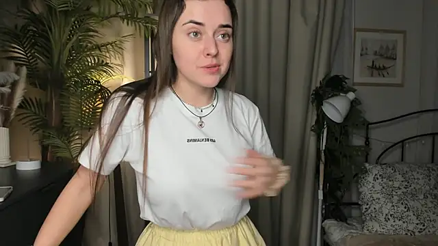 ThelmaJusto online show from November 13, 2025, 4:00 pm