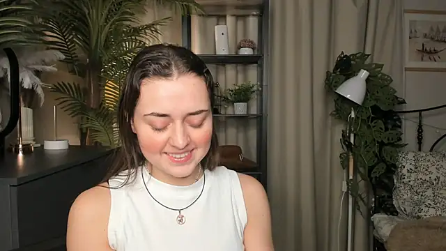 ThelmaJusto online show from December 1, 2025, 3:46 pm