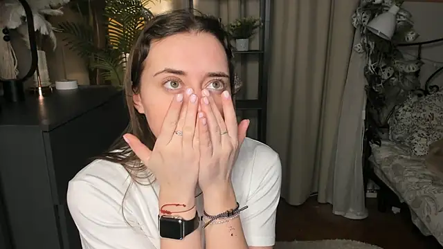 ThelmaJusto online show from December 18, 2025, 3:16 pm