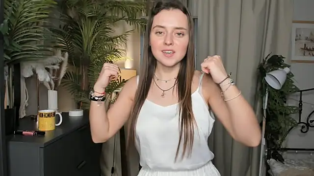 ThelmaJusto online show from October 27, 2025, 3:46 pm