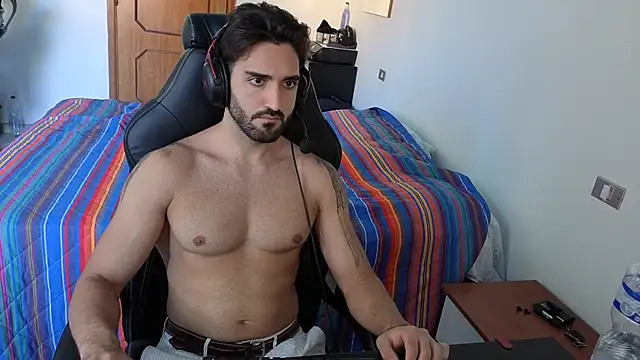 Al3xox02 online show from April 19, 2026, 12:17 pm