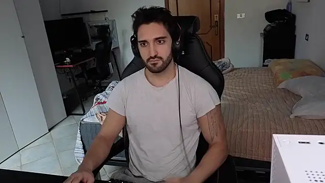 Snapshot of Al3xox02 chatting on February 15, 2026, 11:31 am Al3xox02 online show from February 15, 2026, 11:31 am