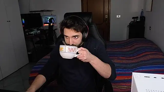 Snapshot of Al3xox02 chatting on March 1, 2026, 7:36 pm Al3xox02 online show from March 1, 2026, 7:36 pm