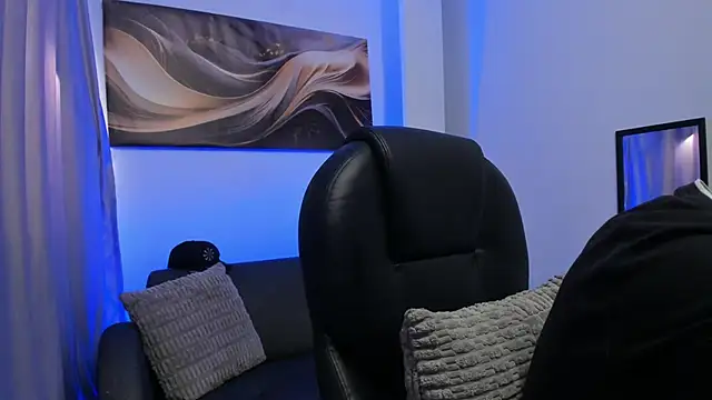 Snapshot of Leoo_Miller chatting on February 18, 2026, 4:43 am Leoo Miller online show from February 18, 2026, 4:43 am