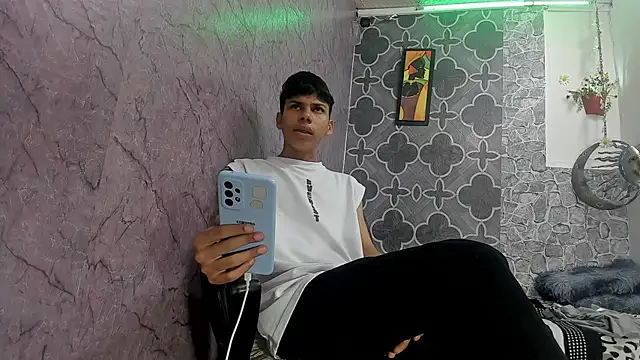 sexyboys cutex18 online show from February 17, 2026, 11:46 pm