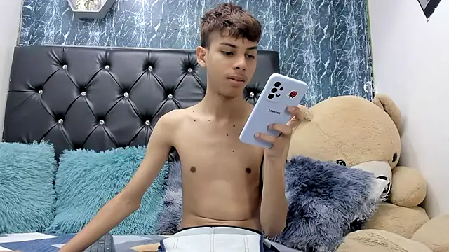 sexyboys cutex18 online show from November 24, 2025, 8:20 pm