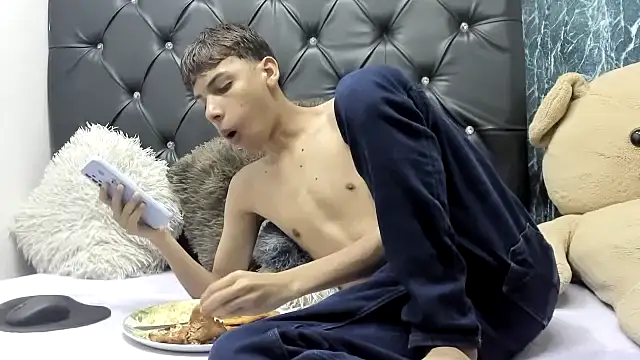 sexyboys cutex18 online show from December 15, 2025, 7:31 pm