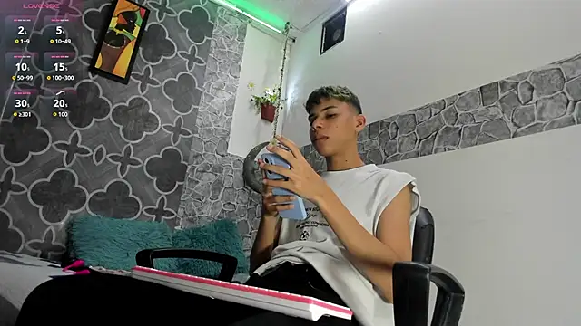 sexyboys cutex18 online show from January 17, 2026, 10:46 pm