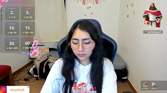 LoveLyy- online show from November 28, 2025, 4:40 pm