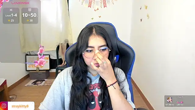 LoveLyy- online show from April 16, 2026, 9:15 pm