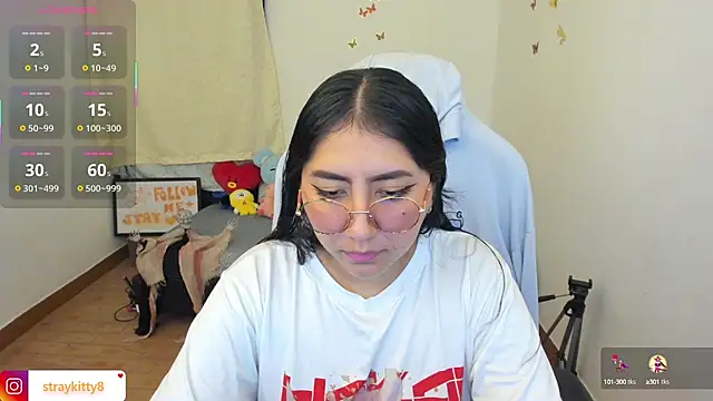 LoveLyy- online show from October 7, 2025, 11:50 pm