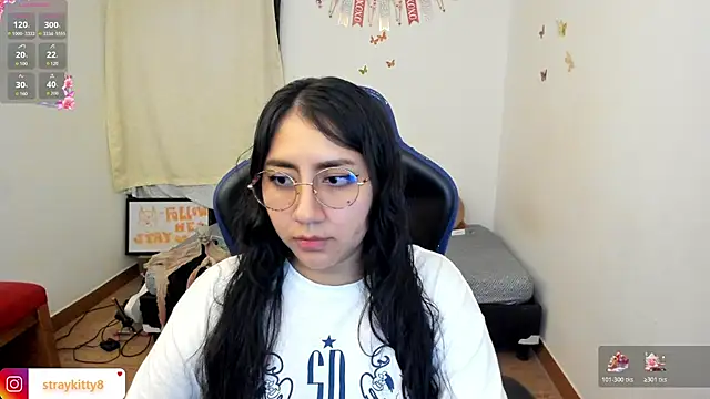 LoveLyy- online show from December 2, 2025, 9:05 pm