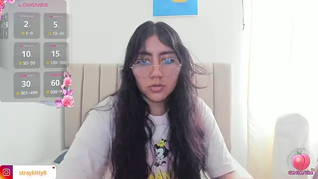 LoveLyy- online show from October 27, 2025, 8:54 pm