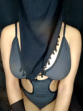 Snapshot of Priya_74 chatting on October 24, 2025, 8:08 pm Priya 74 online show from October 24, 2025, 8:08 pm