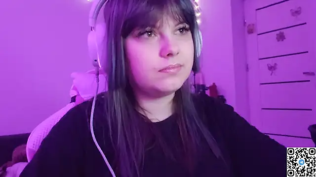 KristiBloom online show from January 13, 2026, 9:41 pm