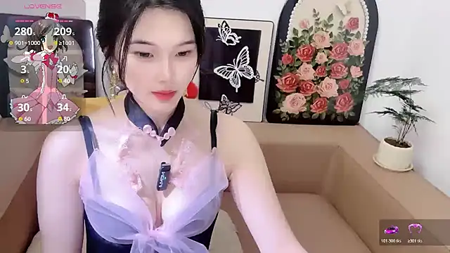 Snapshot of T-TeaR chatting on May 4, 2026, 2:37 am T-TeaR online show from May 4, 2026, 2:37 am