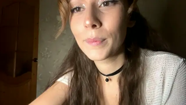 SophieDescoteaux online show from October 8, 2025, 8:53 pm
