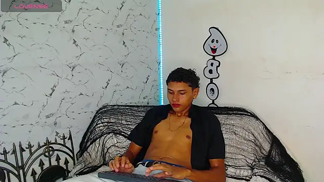 Snapshot of the_crackopry chatting on October 7, 2025, 12:28 pm the crackopry online show from October 7, 2025, 12:28 pm