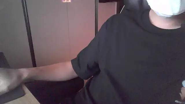 Snapshot of liong02 chatting on October 5, 2025, 5:25 pm liong02 online show from October 5, 2025, 5:25 pm