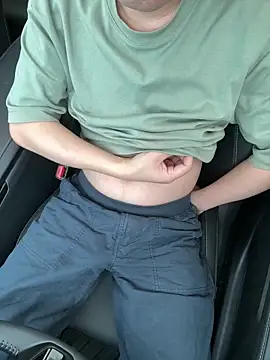 yichengm online show from October 12, 2025, 5:31 am