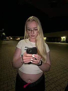 LinaLeana online show from July 28, 2026, 8:52 pm