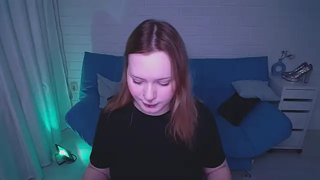 AuroraMour online show from October 16, 2025, 4:15 pm