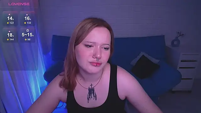 AuroraMour online show from October 18, 2025, 1:02 pm