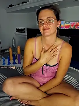 xcrazzycat online show from December 22, 2025, 10:21 pm