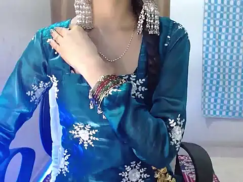 Snapshot of Roiseeee chatting on February 19, 2026, 5:04 am Roiseeee online show from February 19, 2026, 5:04 am