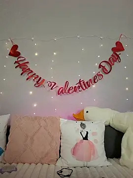 Evarey  online show from February 5, 2026, 5:14 am