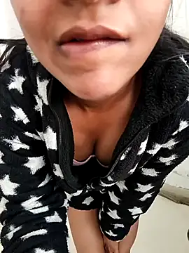 anshika0124 online show from December 18, 2025, 5:01 am