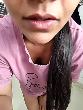 anshika0124 online show from January 15, 2026, 5:55 am