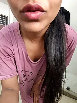 anshika0124 online show from January 8, 2026, 5:35 am