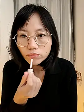 Snapshot of nini10052025 chatting on November 3, 2025, 7:06 pm nini10052025 online show from November 3, 2025, 7:06 pm