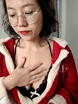 Snapshot of nini10052025 chatting on November 21, 2025, 5:28 am nini10052025 online show from November 21, 2025, 5:28 am