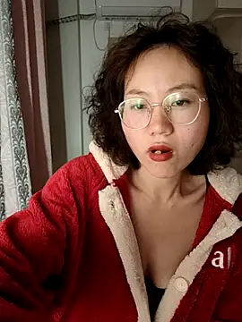 Snapshot of nini10052025 chatting on November 23, 2025, 1:32 pm nini10052025 online show from November 23, 2025, 1:32 pm