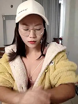 Snapshot of nini10052025 chatting on December 2, 2025, 3:52 am nini10052025 online show from December 2, 2025, 3:52 am