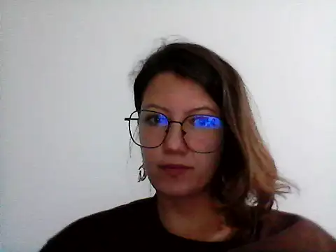 Snapshot of Karivane chatting on February 12, 2026, 3:28 am Karivane online show from February 12, 2026, 3:28 am