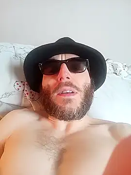 Snapshot of padrecoco chatting on October 17, 2025, 8:28 am padrecoco online show from October 17, 2025, 8:28 am