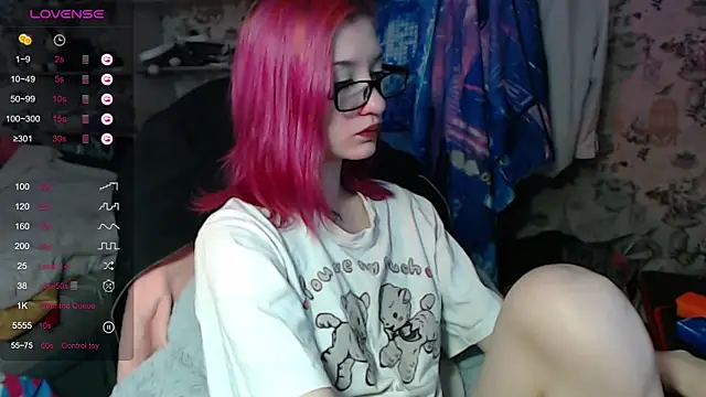 Dreamy Red Girl online show from October 20, 2025, 3:19 am